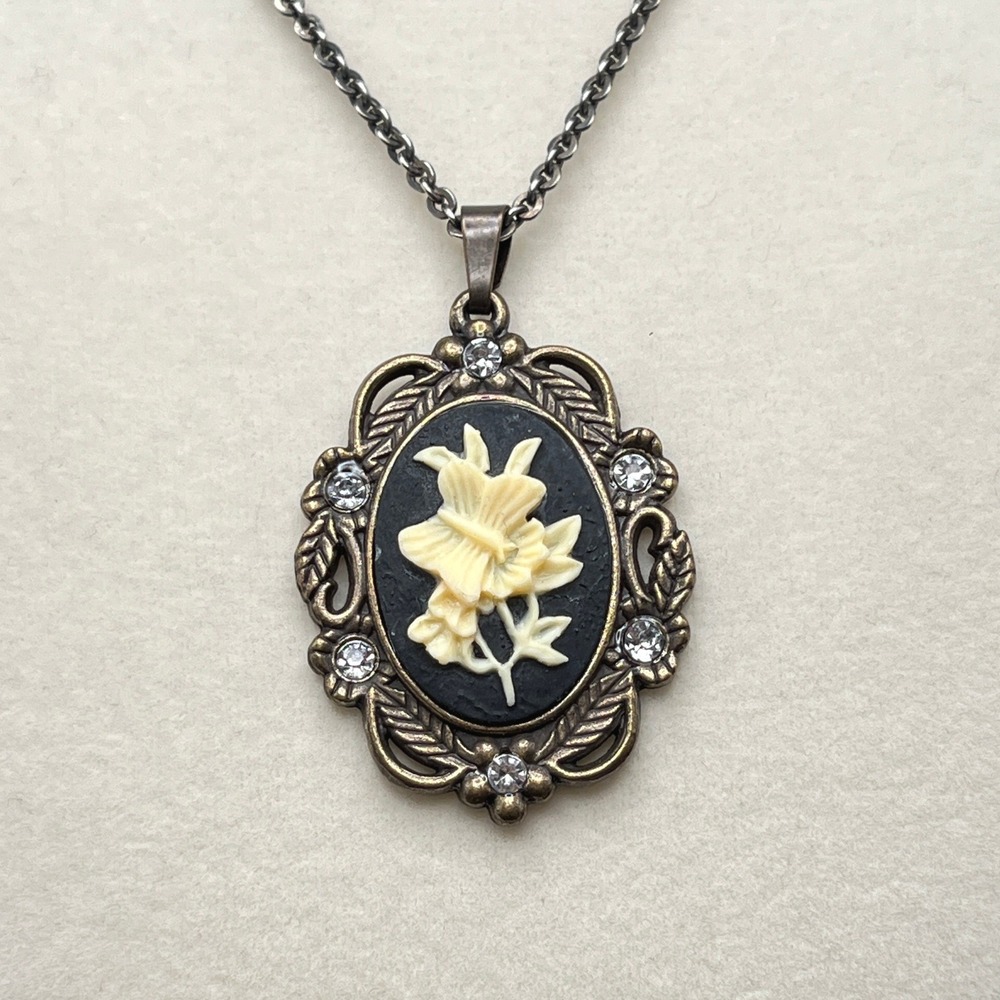 Vintage Butterfly Cameo Necklace Bronze Tone Cream Black Rhinestone Floral 18"
